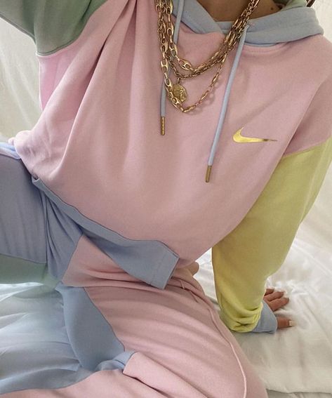 @badest.outfits’s Instagram post: “pastel sweat” Sweat Nike, Dark Grunge Aesthetic, Sporty Outfit, Street Outfit, Sporty Outfits, Grunge Aesthetic, Nike Air Force 1, Aesthetic Photo, Spring Summer Fashion