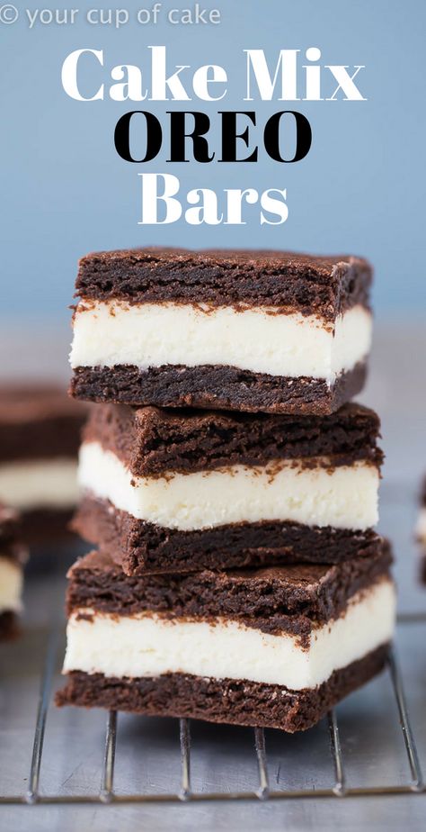 Cake Mix Oreo Bars for the Oreo obsessed! Everyone asks for this recipe at every party! Oreo Bars, Smores Dessert, Dessert Oreo, Resep Brownies, Cake Mix Desserts, Dessert Bar Recipe, Oreo Recipes, Dessert Dips, Bar Recipes