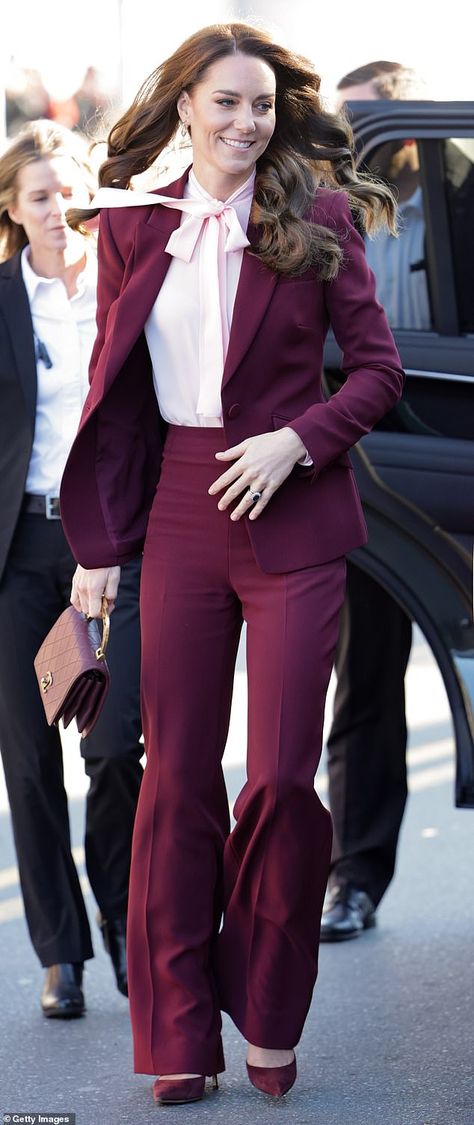 Prom Suits For Women, Alexander Mcqueen Suit, Suits For Women Prom, Pink Suits Women, Blush Pink Blouse, 25 December, Burgundy Outfit, 70s Inspired Fashion, Princess Kate Middleton