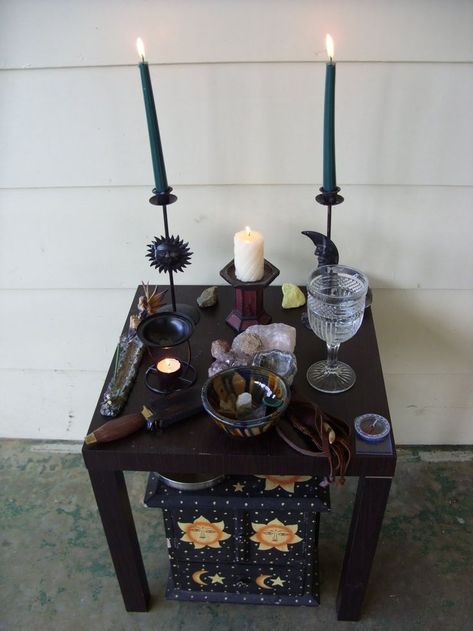 Vještičji ormar (The Broom Closet): Altar Arrangement Wiccan Alter, Sacred Space Altar, Witchcraft Altar, Witch Room, Wiccan Decor, Witches Altar, Eclectic Witch, Wiccan Altar, Pagan Altar