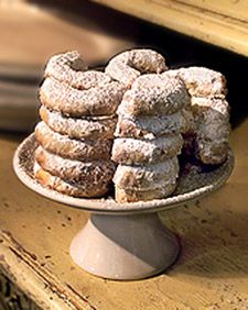 Try this nutty mix of Austrian Christmas cookies and Mexican wedding cookies from Martha Stewart Living. Horse Shoe Cookies, Horseshoe Recipe, Horseshoe Cookies, Cake Dowels, Raspberry Puree, Shoe Cookies, Recipe Cookies, Cream Horns, Mexican Wedding Cookies