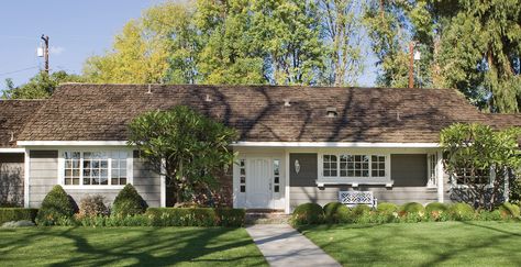 Mushroom Bisque Exterior | Ranch House Exterior Gallery | Behr Ranch House Exterior Colors, Ranch Style House Exterior, Brown Roof Houses, Exterior House Paint Colors, House Paint Ideas, Exterior Gray Paint, Exterior Paint Ideas, Ranch House Exterior, Brown Roof