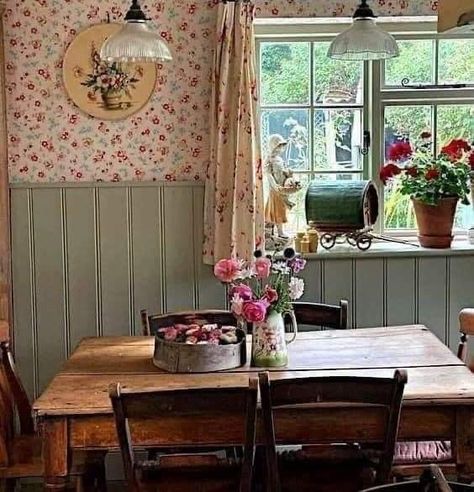 Cottage Core Dining Table, Cottagecore Kitchens, Cottagecore Dining Room, Colorful Cottagecore, Cottage Core Home, Cottagecore Kitchen, Let's Stay Home, Cottage Dining Rooms, Cottagecore Home