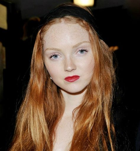 Small rounds mouth Unconventional Beauty, Wide Set Eyes, Dior Fashion Show, Lily Cole, Small Mouth, Wild Hair, Composition Photography, Beautiful Long Hair, Oval Sunglasses