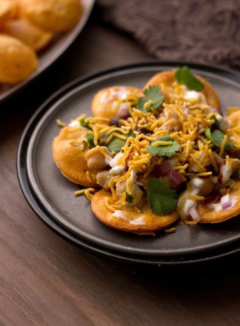 IMG_2079 Papri Chaat Recipe, Traditional Indian Food Recipes, Papri Chaat, Authentic Indian Recipes, Food Presentation Plates, Traditional Indian Food, Asian Street Food, Food Mood, Chaat Recipe