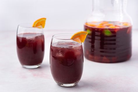 Spaniards referred to any wine punch as sangria. This Mexican sangria recipe has more alcohol content, making it a great pairing with spicy foods. Mexican Sangria Recipes, Sangria Punch Recipes, Mexican Sangria, Summer Sangria Recipes, Sangria Drink, Wine Punch, Latin American Food, Italian Soda, Sangria Recipe