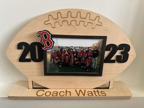 Handmade Football frame made with 1/4" Birch.  These can be customized with Names, Logos the possibility is endless Great gift for football Dads or Coaches Great for team pictures! Great gift! Holds 5x7 photo Please feel free to message me if you have any questions! Thank you for visiting my page Shannon Diy Football Coach Gifts, Coach Appreciation Gifts Football, Coaches Gift Ideas, Football Coaches Gifts, Coach Gifts Football, Football Coach Gift Ideas, Flag Football Coach Gift Ideas, Peewee Football Coach Gifts, Coaches Gifts Football