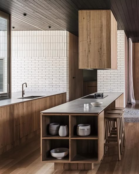 Andermatt, Casa Vintage, Timber Cladding, Kitchen Island Design, Ha Ha, Island Design, Unique Kitchen, Open Kitchen, 인테리어 디자인