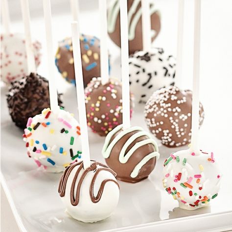 Cake Pops zum Karneval zubereiten Fudgy Cake, Brownie Pops, 50th Cake, Pop Stick, Cake Pop Sticks, Molten Chocolate, Cake Pop Recipe, Homemade Sweets, Magic Cake