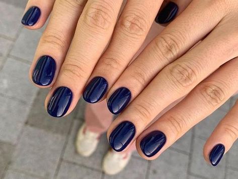 Shellac Nails, Dark Blue Oval Acrylic Nails, Gelový Lak, Dark Purple Nails, Her Nails, Nagel Inspo, Cat Kuku, Minimalist Nails, Dream Nails