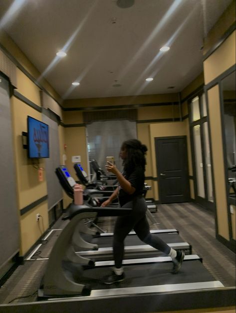 Treadmill Benefits, Hotel Workout, Proper Running Form, Aesthetic Workout, Step Machine, Short Workouts, Treadmill Walking, Low Intensity Workout, Treadmill Workouts