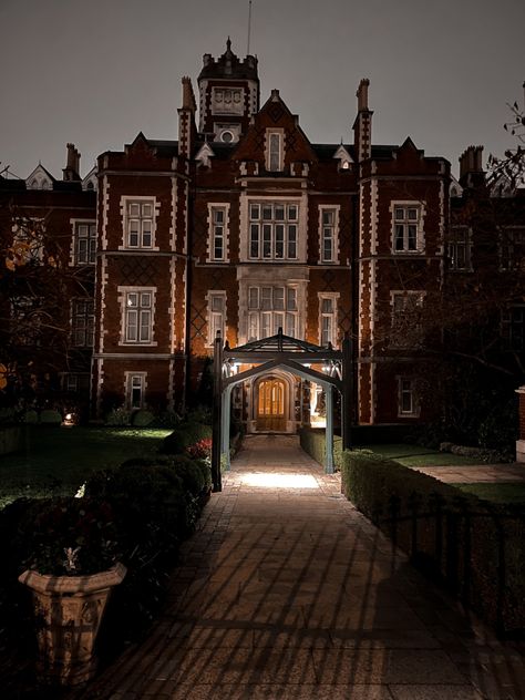 architecture house interior design home christmas decor darker academia aesthetic haunted house London Manor House, Black Manor, British Mansion, London Mansion, Mansion Aesthetic, House Mansion, Mansion Exterior, Chelsea London, London House