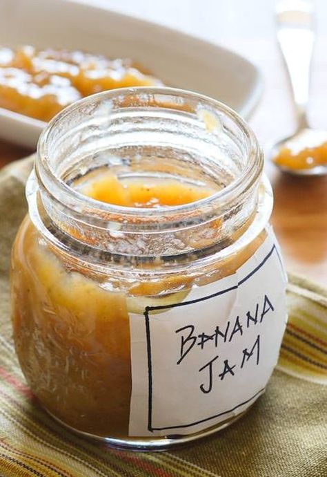 Banana Jam Pie Jars, Canning Granny, Deco Cupcake, Banana Jam, Spreads Recipes, Buah Naga, Canned Foods, Canning Food, Canning Jam