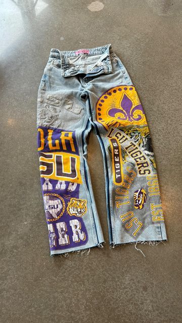 Kenz 🪡 on Instagram: "LSU Denim ✂️" Diy Spirit Jeans, Painted Jeans For Football Games, Game Day Diy Outfit, Fall Gameday Outfit College, Lsu Clothes, Cute Gameday Outfits, Chiefs Jacket, College Jeans, Senior Painted Jeans