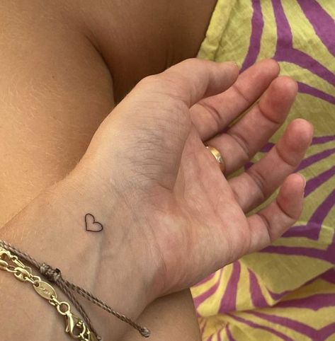 Small Heart Wrist Tattoo, Heart Tattoo On Wrist, Wrist Tatoo, Little Heart Tattoos, Full Hand Tattoo, Heart Tattoo Wrist, Tiny Heart Tattoos, Symbols Of Love, Small Heart Tattoos