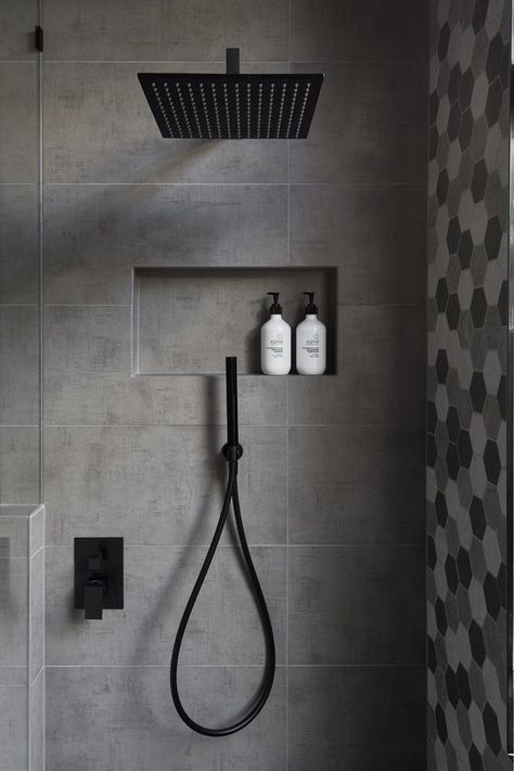 Black And White Small Bathroom Ideas, Black Bathrooms, Bathrooms Floors, Grey And White Bathroom, Gray And White Bathroom, Bilik Air, Bathroom White, Bathroom Black, Tiles Bathroom