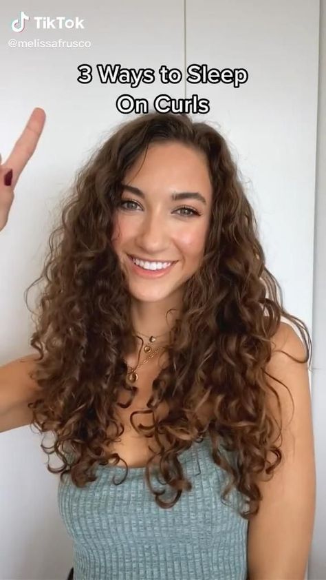 how to sleep on curly hair! #haarpflege-tipps Wavy Hair Care, Curly Hair Care Routine, How To Sleep, Curly Hair Videos, Hair Tips Video, Curly Hair Styles Easy, Hairdos For Curly Hair, Long Hai, Wavy Curly Hair