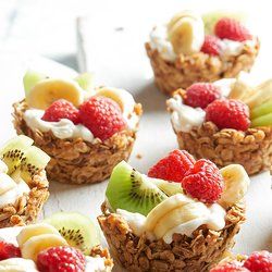 RU284566 Granola Cups With Yogurt, Brunch Ideas For A Crowd, Granola Cups, Healthy Make Ahead Breakfast, Menu Sarapan Sehat, Sommer Mad, Snacks Saludables, Fruit Breakfast, Läcker Mat