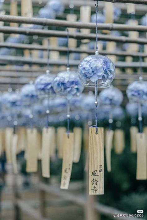 Japanese Wind Chimes Aesthetic, Wabi Sabi Home Decor, Japanese Wind Chimes, Chinese Aesthetic, Everything Is Blue, Scenery Photos, Glass Wind Chimes, Stained Glass Lamps, Aesthetic Japan