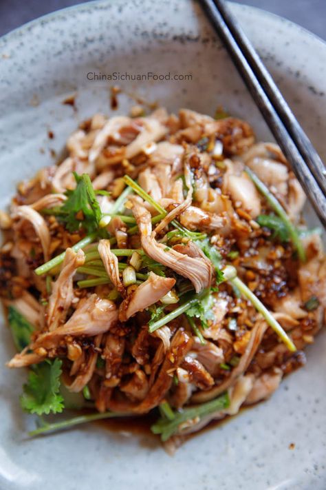 Chicken In Garlic Sauce, Shredded Chicken Salads, Hot Garlic Sauce, Garlic Sauce For Chicken, Braised Chicken Breast, Sichuan Food, Make Shredded Chicken, Garlic Sauce Recipe, Pork Salad