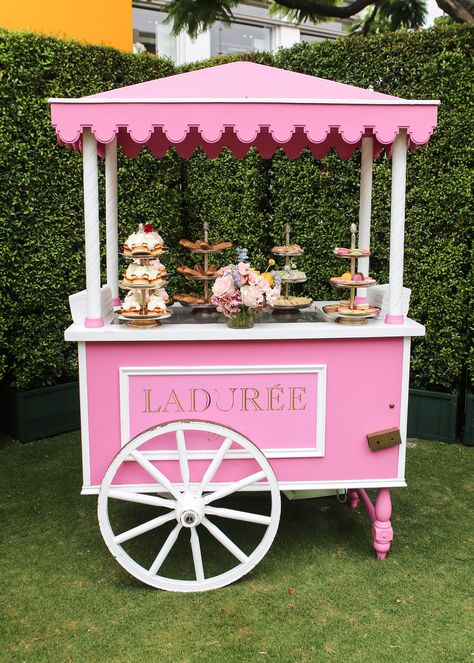 Kids Lemonade Stands, Bumble Bff, Kids Lemonade, Candy Car, Candy Stand, Bakery Store, Sweet Carts, Bakery Design Interior, Cart Ideas