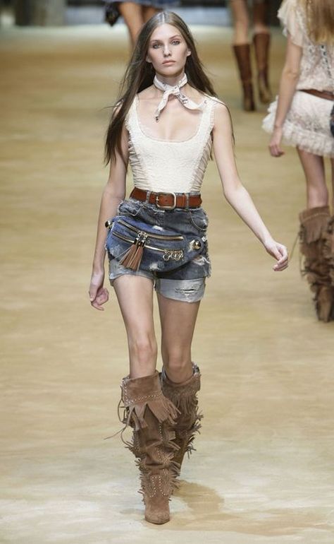 Clothing, Leg, Brown, Skin, Human body, Human leg, Textile, Denim, Joint, Waist, Haute Couture, Couture, 2010 Fashion Trends, Western Inspiration, Western Womens Fashion, Folklore Fashion, Fashion Week Dresses, Moda Hippie, Moda Country