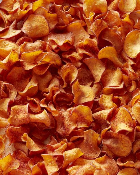 Spicy BBQ Sweet Potato Chips - What's Gaby Cooking Sweet Potatoes Chips, Dehydrated Veggies, Homemade Potato Chips Recipe, Homemade Sweet Potato Chips, Party Dinners, Chip Seasoning, Chips Chips, Bbq Chips, Potato Chip Recipes