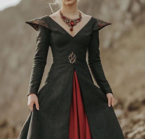 House Of The Dragon Clothes Aesthetic, Targaryen Dresses Aesthetic, House Targaryen Clothes, House Of The Dragon Inspired Outfits, House Of The Dragon Costumes, House Of The Dragon Clothes, Targaryen Outfit Dresses, Targaryen Dress Aesthetic, House Of The Dragon Dresses