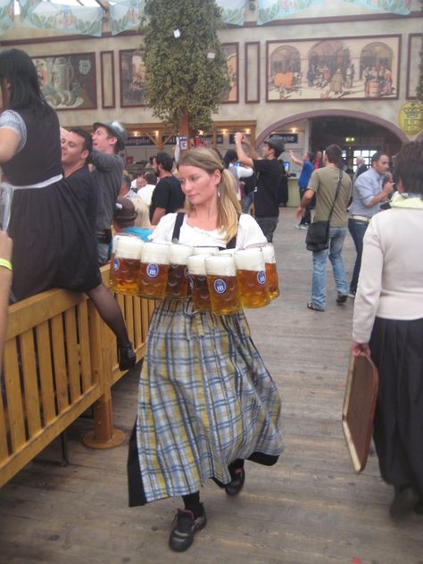 Oktoberfest beer steins German Outfits Women, Beer Drinking Girl, Octoberfest Girls, Octoberfest Beer, Beer Maid, Oktoberfest Munich, Oktoberfest Germany, Oktoberfest Woman, German Costume