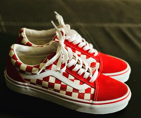 Vans Shoes Fashion, Red Vans, Cute Country Outfits, Cute N Country, Country Outfits, Adidas Nike, Vans Old Skool Sneaker, Vans Shoes, Cute Shoes