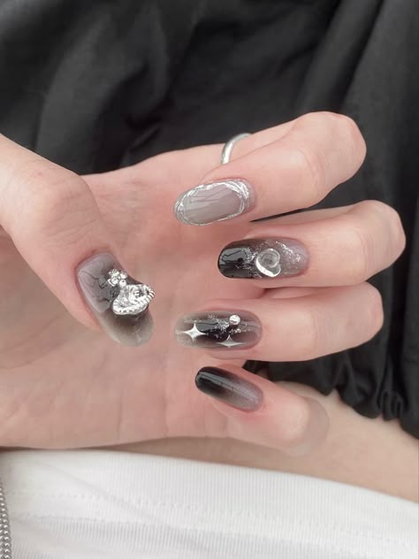 #koreannails #blacknails #nails Dark Korean Nail Art, Korean New Year Nails, Nail Korean Style Black, Korean Nail Art Black, Black Korean Nails, Korea Nails Design, Nail Inspiration Blue, Japan Nails, Gel Nails Manicure