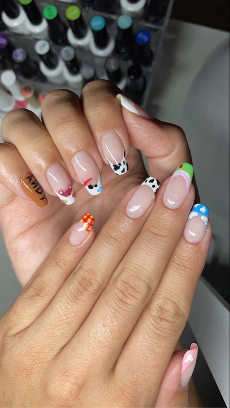 Disney Tip Nails, Universal Studio Nails Design, Gel Color Nails Design, Toy Story French Tip Nails, Toy Story Short Nails, Gel X Disney Nails, Disneyworld Nails Acrylics, Moana Acrylic Nails, Disney Toy Story Nails