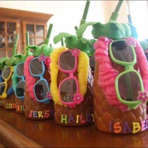 Luau party gift- pineapple cups filled with candy, leis, and shades- I used alphabet letters with sticky backs used for scrapbooking to write each kids name on a cup. Kids Luau Parties, Kids Luau, Pool Party Diy, Candy Leis, Festa Moana Baby, Aloha Party, Luau Theme Party, Luau Birthday Party, Hawaiian Luau Party