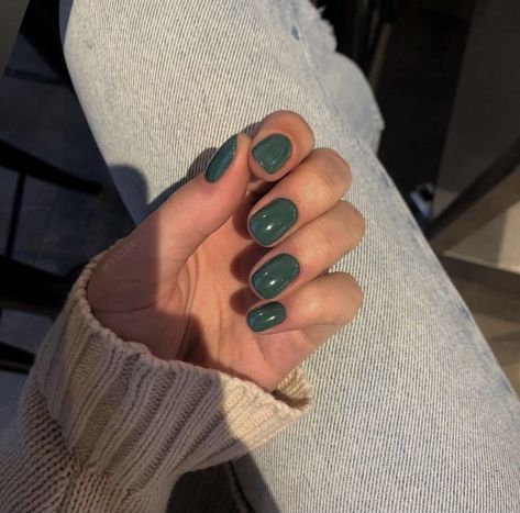 Green Dip Powder Nails, Short Fall Nail Designs, Nails Moodboard, Short Fall Nail, Green Dip, Nail Looks, October Nails, Nails Today, Minimal Nails