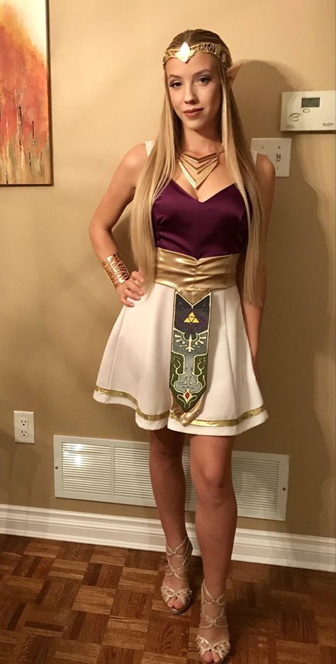 Zelda Halloween, Link Halloween Costume, Princess Zelda Costume, Geeky Halloween Costumes, Zelda Costume, Link Costume, Hyrule Castle, Princesa Zelda, Classy Halloween Costumes