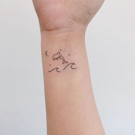 Wrist Tattoos Words, Beachy Tattoos, Minimal Tattoo Designs, Minimal Tattoo Ideas, Dolphins Tattoo, Petite Tattoos, Cute Tattoos For Women, Discreet Tattoos, Waves Tattoo