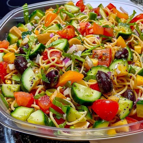 California Spaghetti Salad – Usually when it comes to pasta salad, the star of the show is, well, the pasta, but that’s not quite the case with this colorful dish. This California Spaghetti Salad is loaded with so many garden fresh veggies, and bursting with so many delicious flavors and vibrant colors, it’s nearly impossible […] California Spaghetti Salad Recipe, California Spaghetti Salad, California Spaghetti, Healthy Pasta Salad Recipes, Spaghetti Salad, Healthy Pasta Salad, Points Recipes, My Recipes, Healthy Pastas