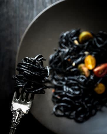 Squid Ink Pasta Recipe, Serious Black, Black Pasta, Ink Pasta, Pasta With Garlic, Squid Ink Pasta, Halloween Party Dinner, Garlic Pasta, Black Food