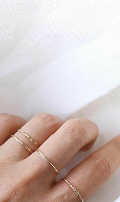 right hand. ring finger. middle finger. index finger. gold. everyday. Minimal Inspiration, Gold Rings Simple, Zierlicher Ring, Minimal Chic, Diy Schmuck, Beauty Lifestyle, Simple Jewelry, Dainty Jewelry, Schmuck Design