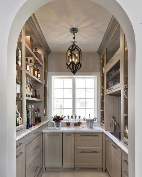 Scullery Ideas, Bar Sinks, House Pantry, Pantry Inspiration, Pantry Room, Pantry Remodel, Butlers Pantry, Kitchen Pantry Design, Butler's Pantry