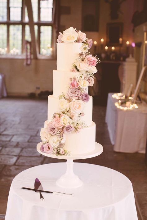 Iced Wedding Cake, 4 Tier Wedding Cake, Vanilla Pod, Pretty Wedding Cakes, Wedding Cakes Elegant, Traditional Wedding Cakes, Dream Wedding Cake, Floral Wedding Cakes, Romantic Wedding Cake