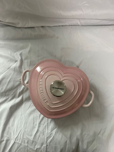 Cast Iron Display Ideas, Utensils Aesthetic, Barbie Apartment, Pink Le Creuset, Le Creuset Heart, Le Creuset Pink, Le Creuset Kitchen, Le Creuset Cookware, 90s Clothing