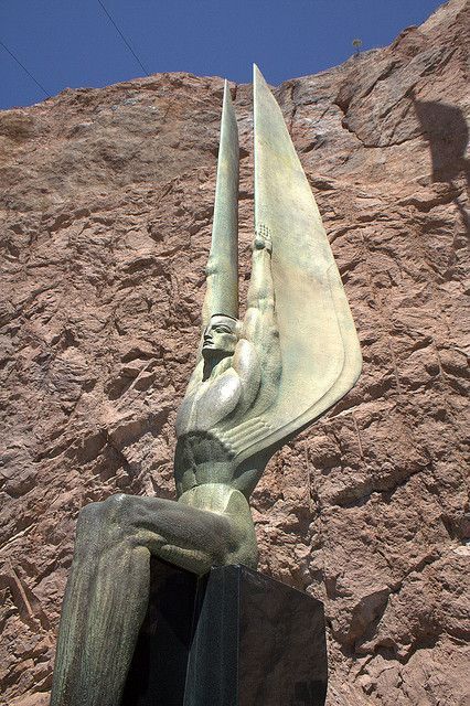 Arte Art Deco, Art Deco Statue, Sculpture Inspiration, Art Deco Sculpture, Hoover Dam, Art Deco Buildings, Deco Retro, Trendy Art, Art Deco Architecture