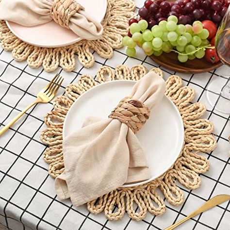 Wicker Charger Plates, Christmas Kitchen Table, Round Woven Placemats, Farmhouse Beige, Boho Placemats, Gold Placemats, Wicker Placemats, Creative Wall Decor, Natural Braids