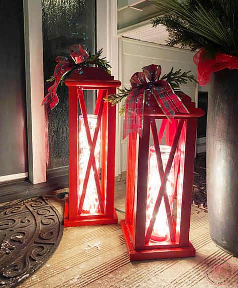 Red Christmas Lanterns At Night Red Lantern Decor, Christmas Lanterns Decorated, Lanterns At Night, Decor With Lanterns, Diy Wooden Lantern, Christmas Lanterns Diy, Porch Urns, Christmas Lights Inside, Wood Lanterns