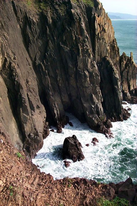 Bizarre Boiling Surf, Forbidden Cliffs near Manzanita, Oregon coast Manzanita Oregon, Secret Places, Future Travel, Oregon Coast, Virtual Tour, Oregon, Surfing, Water, Travel