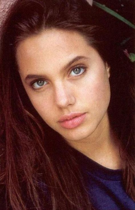 17 Best images about Angelina Jolie on Pinterest | Lara croft ... Angelina Jolie Lips, Angelina Jolie Photoshoot, Angelina Jolie Young, John Voight, Angelina Jolie 90s, Angelina Jolie Photos, Jolie Pitt, Kristin Kreuk, Actrices Hollywood