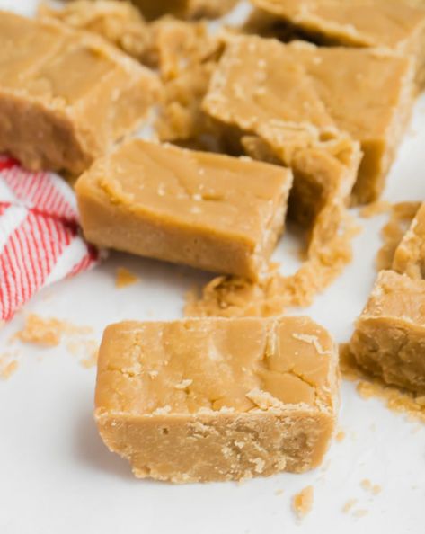 Old Fashioned Brown Sugar Fudge, Brown Sugar Fudge Recipes, Penuche Fudge Recipe, Brown Sugar Candy, Old Fashion Fudge Recipes, Butter Pecan Fudge Recipe, Vanilla Fudge Recipes, Divinity Recipe, Penuche Fudge