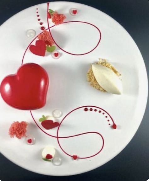 Valentine Dessert Plating, Valentines Plated Desserts, Dessert Plate Decoration, Food Plating Design, Fancy Food Presentation, Chocolate Cake Toppers, Valentine Plates, Food Presentation Plates, Dessert Light