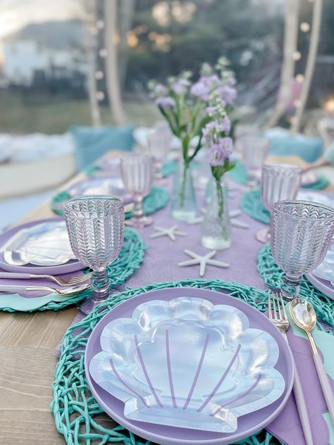 Mermaid Party Plates, Mermaid Birthday Ideas Decoration, Elegant Mermaid Party, Mermaid Picnic Party, Mermaid Table Set Up, Mermaid Tablescape, Mermaid Pool Party Ideas, Mermaid 3rd Birthday Party, Mermaid Theme Birthday Party Decorations